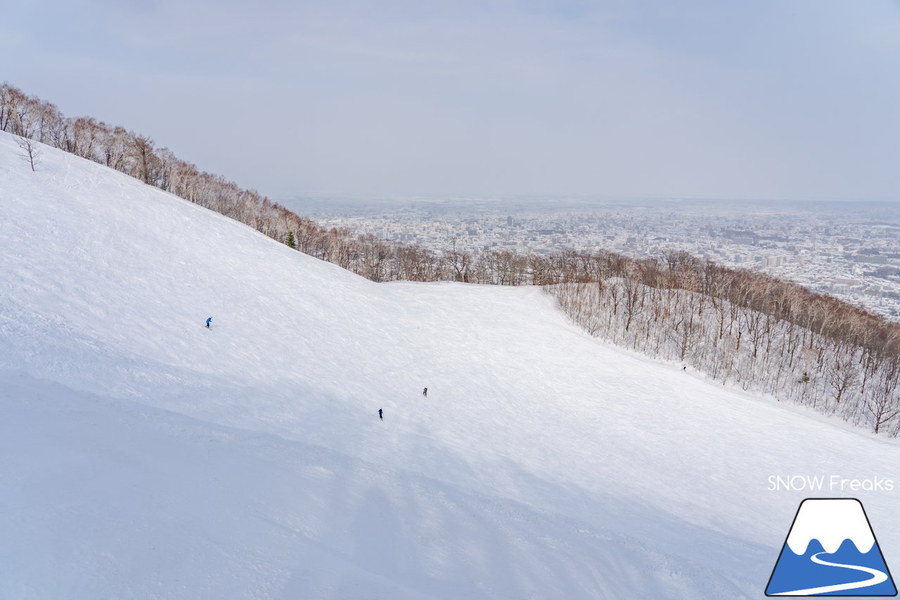 札幌藻岩山スキー場｜藻岩山の山頂に架かる『第2トリプルリフト』は、明日が今季の運行最終日…。ということで、いざ乗り納めにGo～(^^♪